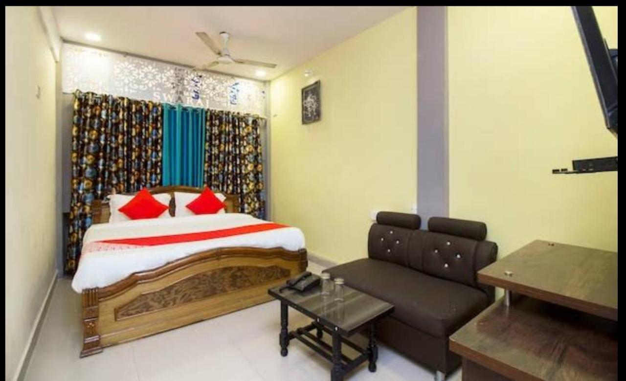 Hotel Swaraj Logde ปันเวล ภายนอก รูปภาพ